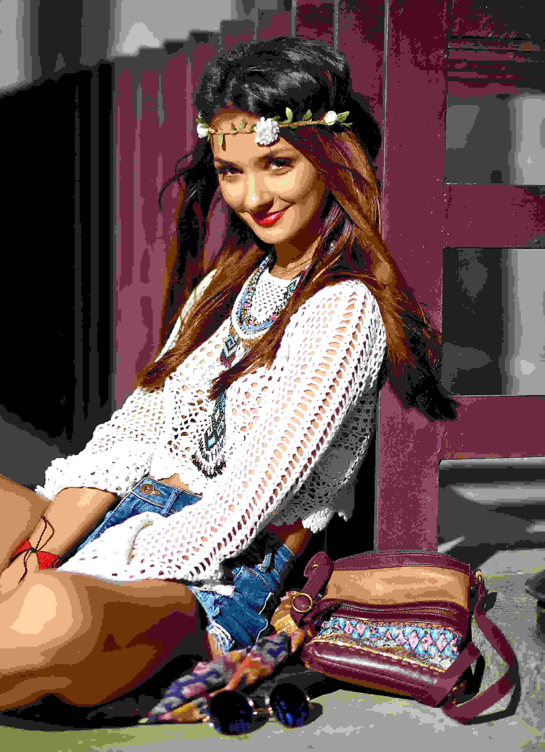 funny-stylish-sexy-smiling-beautiful-young-hippie-woman-model-summer-white-hipster-clothes-posing-street _Iconic Hippie Fashion Trends