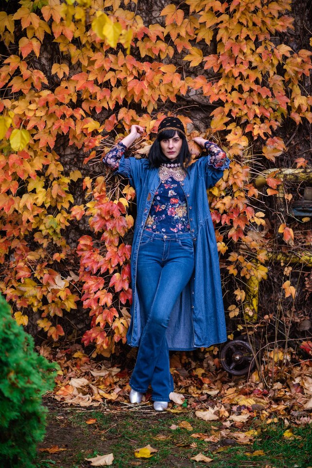 portrait-man-standing-by-autumn-leaves-large_Iconic Hippie Fashion Trends